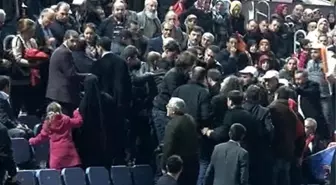 AK Parti Kongresi'nde Berkin Elvan Pankartına Tutuklama