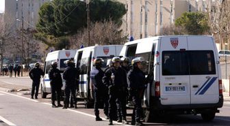 Fransa'da Maskeli Saldırganlar Polise Ateş Açtı