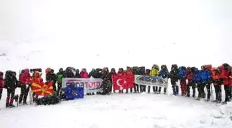 Fırtına Dinmeyince 'Doğadan Güçlü Değiliz' Diyen Dağcılar, Ağrı'dan İndi