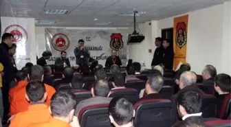 Tutuklu ve Hükümlüler Moral Depoladı