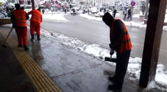 Isparta'da Kar Üç İlçede Yolları Kapattı