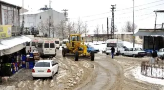 Sincik'te Kar Yağışı Hayatı Olumsuz Etkiliyor