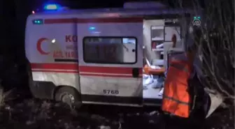 Ambulans ile İş Makinesi Çarpıştı: 4 Yaralı
