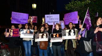 Sevgililer Günü'nde Kadınlardan Şiddet Protestosu