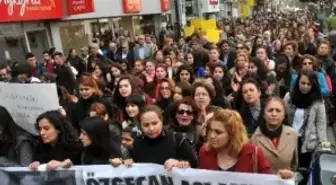 Tarsuslular Özgecan İçin Yürüdü