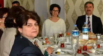 Türkiye Gençlik ve Spor Konfederasyonu Turgutlu'da Kahvaltı Verdi