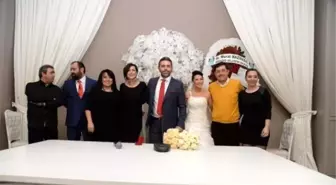 Ünlü Şarkıcı Gülay Sessiz Sedasız Evlendi