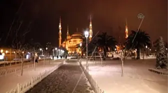 Kar Yağışı Turistleri ve Çocukları Mutlu Etti