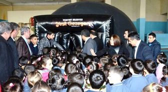 Yeşilyurt Belediyesinden Öğrencilere Planetaryum Gösterisi