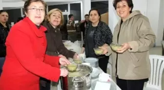 Burhaniye'de Milli Satranççılara Yemek