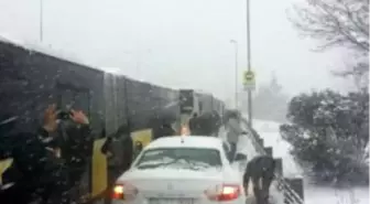 İstanbul'da Metrobüs Seferleri Durdu, Vali Uyardı: Zincirsiz Çıkmayın