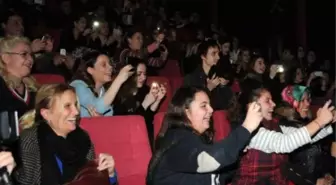 Sevimli Tehlikeli'nin Bursa Galasına Yoğun İlgi