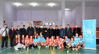 Yıldızlar Badminton Müsabakaları Sona Erdi