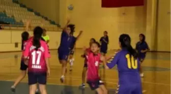 Adana'da Okullararası Yıldız Kızlar Hentbol Müsabakaları