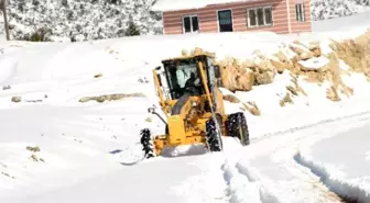 Yenişehir Ekipleri, Kardan Kapanan Yolları Açıyor