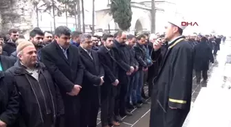 Tokat'ta Fırat Çakıroğlu İçin Gıyabi Cenaze Namazı