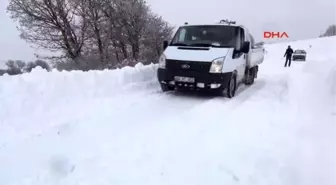 Tokat'ta Kapalı Köy Yollarında Hummalı Çalışma