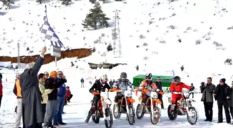 Davraz Motosnow Yarışları Nefes Kesti