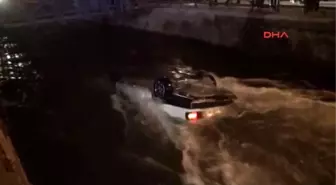Fethiye Otomobiliyle Kanala Düşen Sürücü Demir Çubukla Kurtarıldı