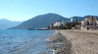 Marmaris'te Korkutan Deniz Suyu Çekilmesi