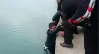 Polisten Kaçmak İçin Seyhan Nehri'ne Atladı