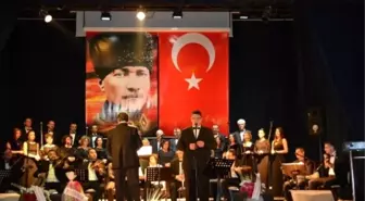 Sanatçı Gökhan Sezen'e Konserde Doğum Günü Sürprizi