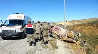 Adıyaman'da Otomobil Şarampole Yuvarlandı: 3 Yaralı