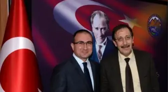 Hikmet Eren'den Palandöken Belediye Başkanı Orhan Bulutlar'a Nezaket Ziyareti