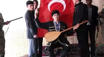 Çıldır'da 'Kılıç mı Saz Mı' Tiyatro Gösterisi