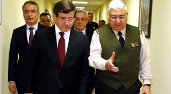 Karargahta Bir İlk! Davutoğlu, Şükür Namazı Kılmış