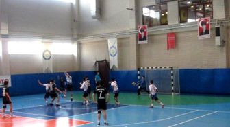 Analig Hentbol Heyecanı Bursa'da Devam Ediyor