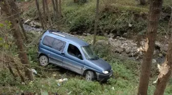 İçerisinde Çocuk Bulunan Araç Dere Yatağına Yuvarlandı
