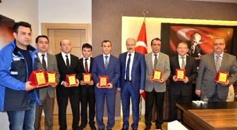 Altıeylül Belediye Başkanı Kafaoğlu'ndan Personele Plaket