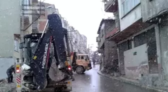 Gemlik'te 9 Metruk Bina Yıkıldı