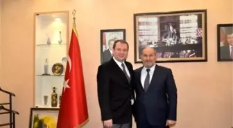 Hendek Belediye Başkanı Püsküllü'ye Ziyaretler Sürüyor