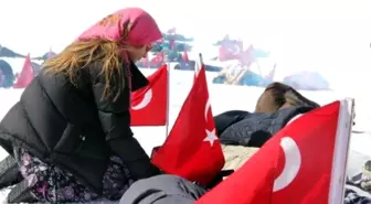 Öğrencilerden Erciyes Dağı'nda 'Vatan Sevgisi' Yürüyüşü