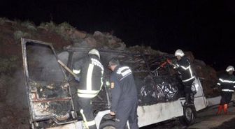 Seyir Halindeki Minibüs Yandı