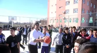 Darüşşafaka'dan Midyat'taki Sporseverlere Basketbol Sahası