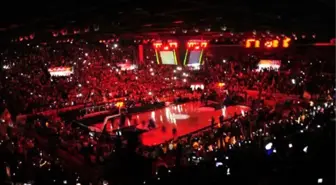 Galatasaraylı Taraftarlar, Euroleague Maçında Yönetimi Hedef Aldı