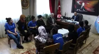 Öğrencilerden Milli Eğitim Müdürüne Ziyaret