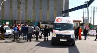 Polisten Kaçan Motosiklet Kamyonete Çarptı