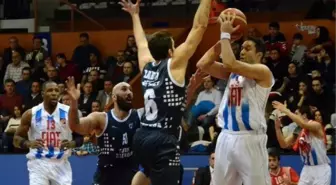 Türkiye Basketbol Ligi: Tofaş: 67-72 Türk Telekom