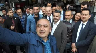 Bakan Çavuşoğlu'na Huzurevinde Sürpriz