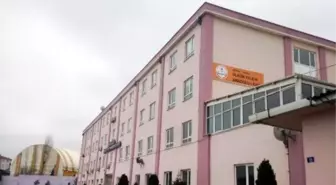 Kocaeli'nde Kantinde Sıra Bekleyen 4 Öğrenci Akıma Kapıldı