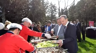 Kursta Yetiştirdikleri Mantarları Törende Yediler!