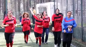 Kadınlar 'Özgecan' İçin Futbol Oynadı