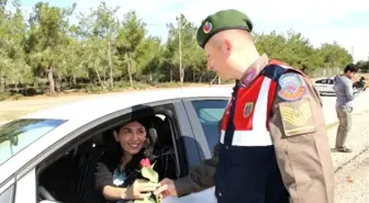 Trafik Timleri Kadın Sürücülerin Kadınlar Günü'nü Kutladı