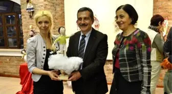 Arzu'nun Bebekleri Karikatürlü Ev'de Sergilendi