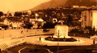 Atatürk Meydanı'nda Yıkılıp Banka Yapılan Cami Yeniden İnşa Edilecek