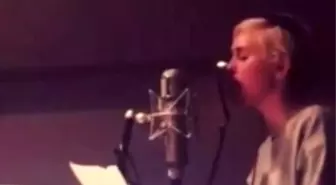 Miley Cyrus Posts Clip Of New Song On Instagram